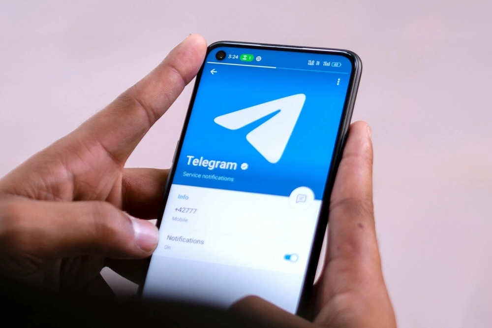 Telegram chat, photo by Arrible Studio